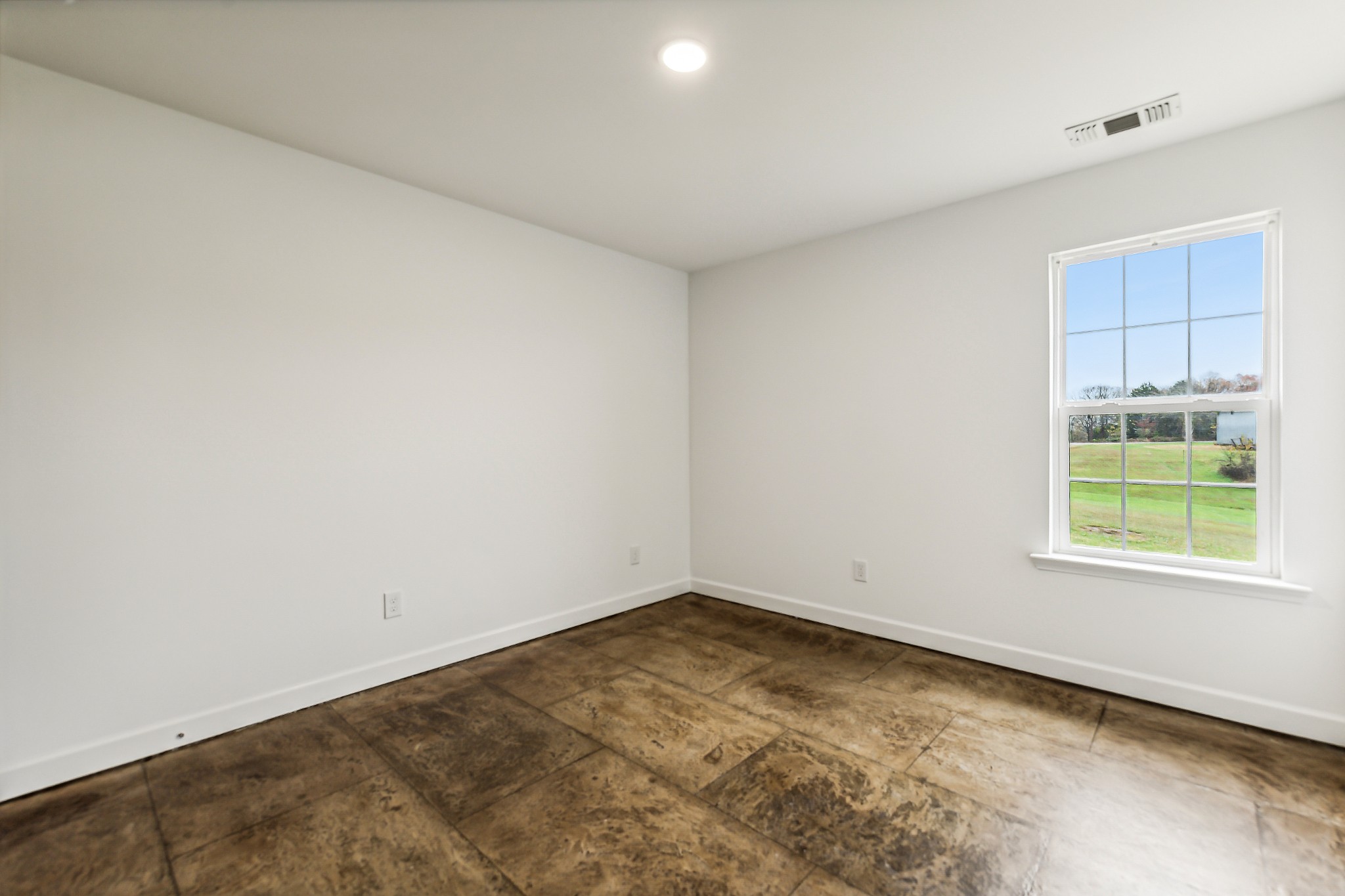3772 Beasleys Bend Road Lebanon, TN 37087 - Photo 13 of 25 an empty room with a window