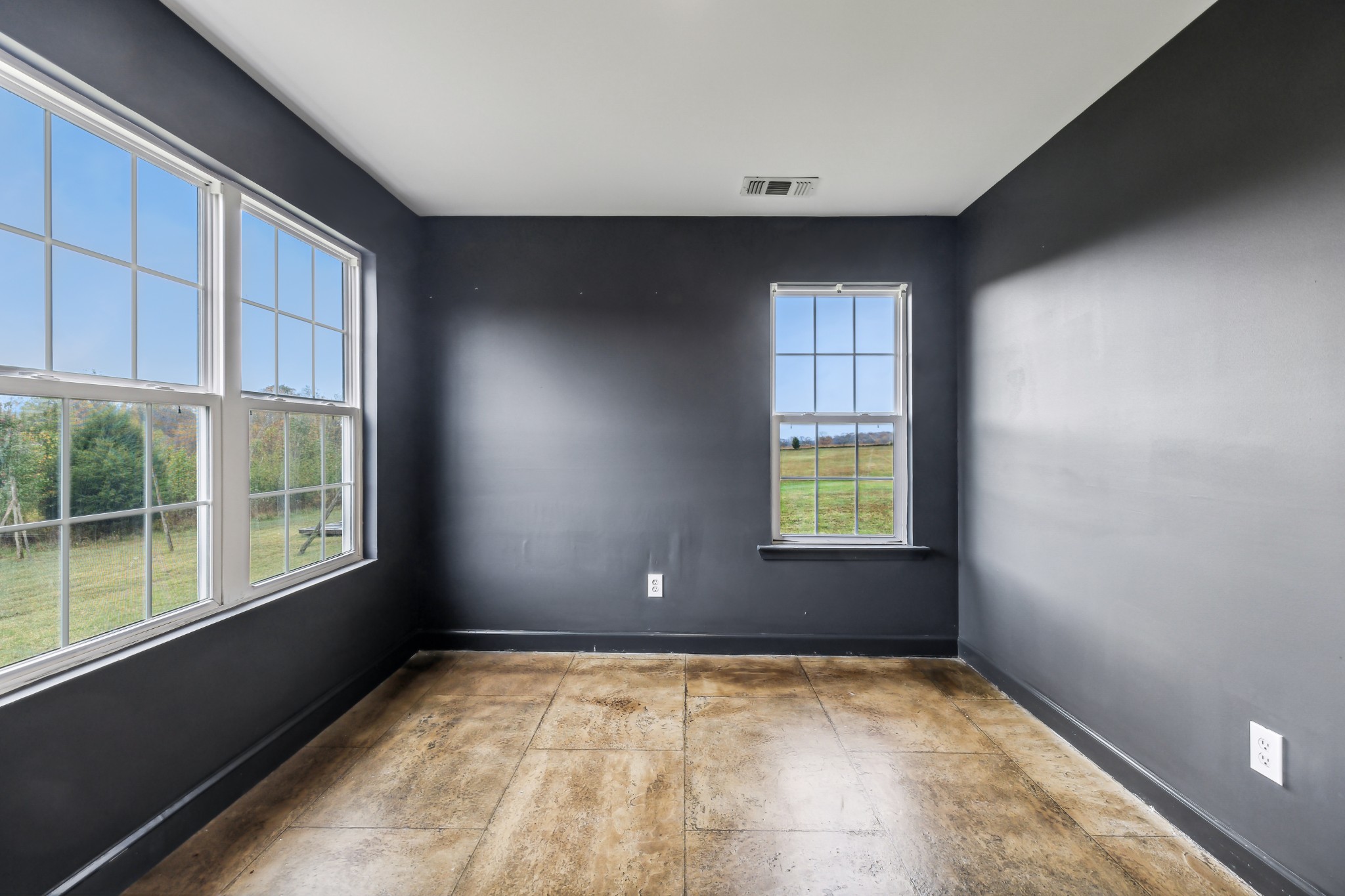 3772 Beasleys Bend Road Lebanon, TN 37087 - Photo 17 of 25 a view of empty room with windows