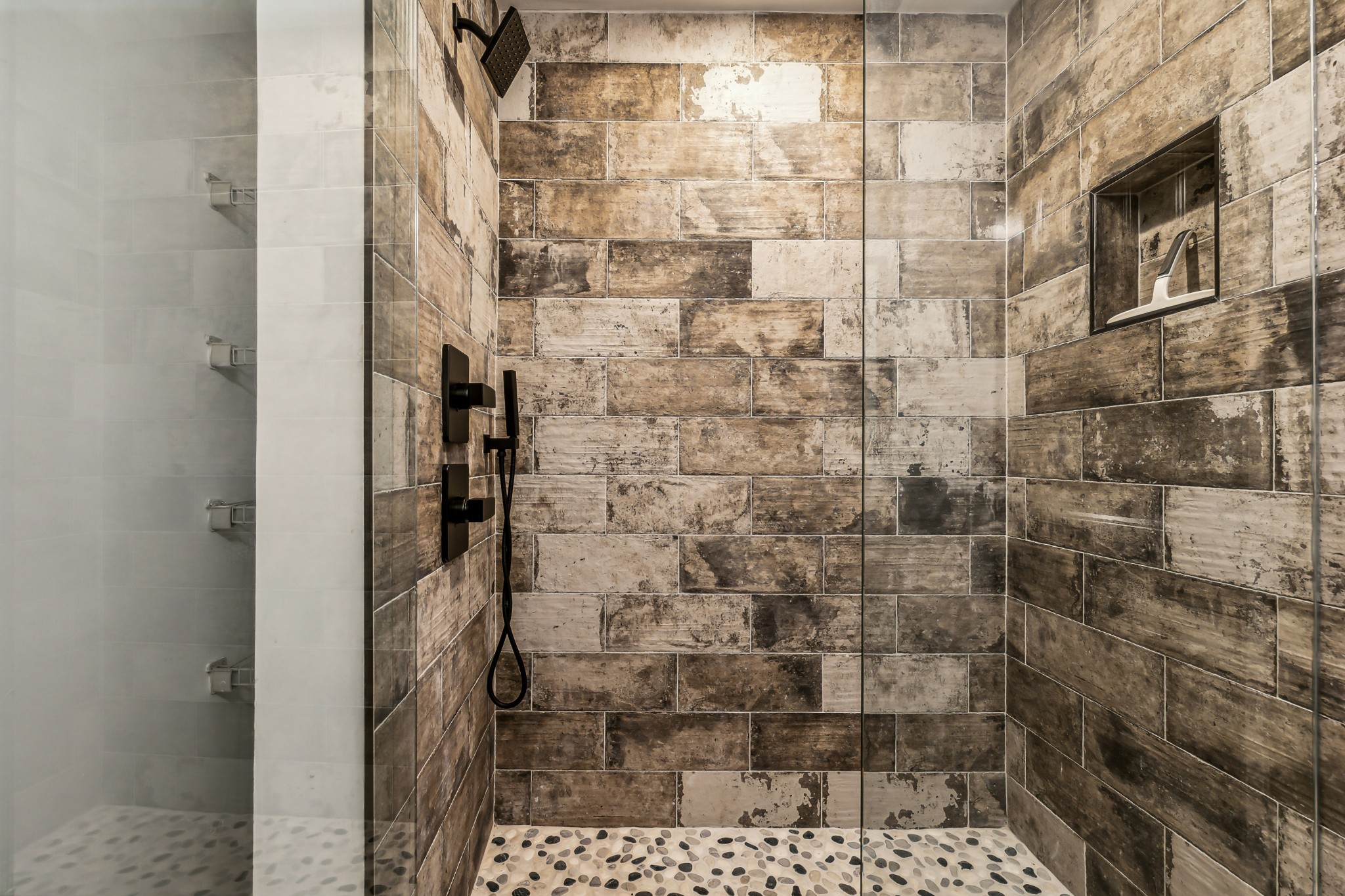 3772 Beasleys Bend Road Lebanon, TN 37087 - Photo 20 of 25 a bathroom with a shower