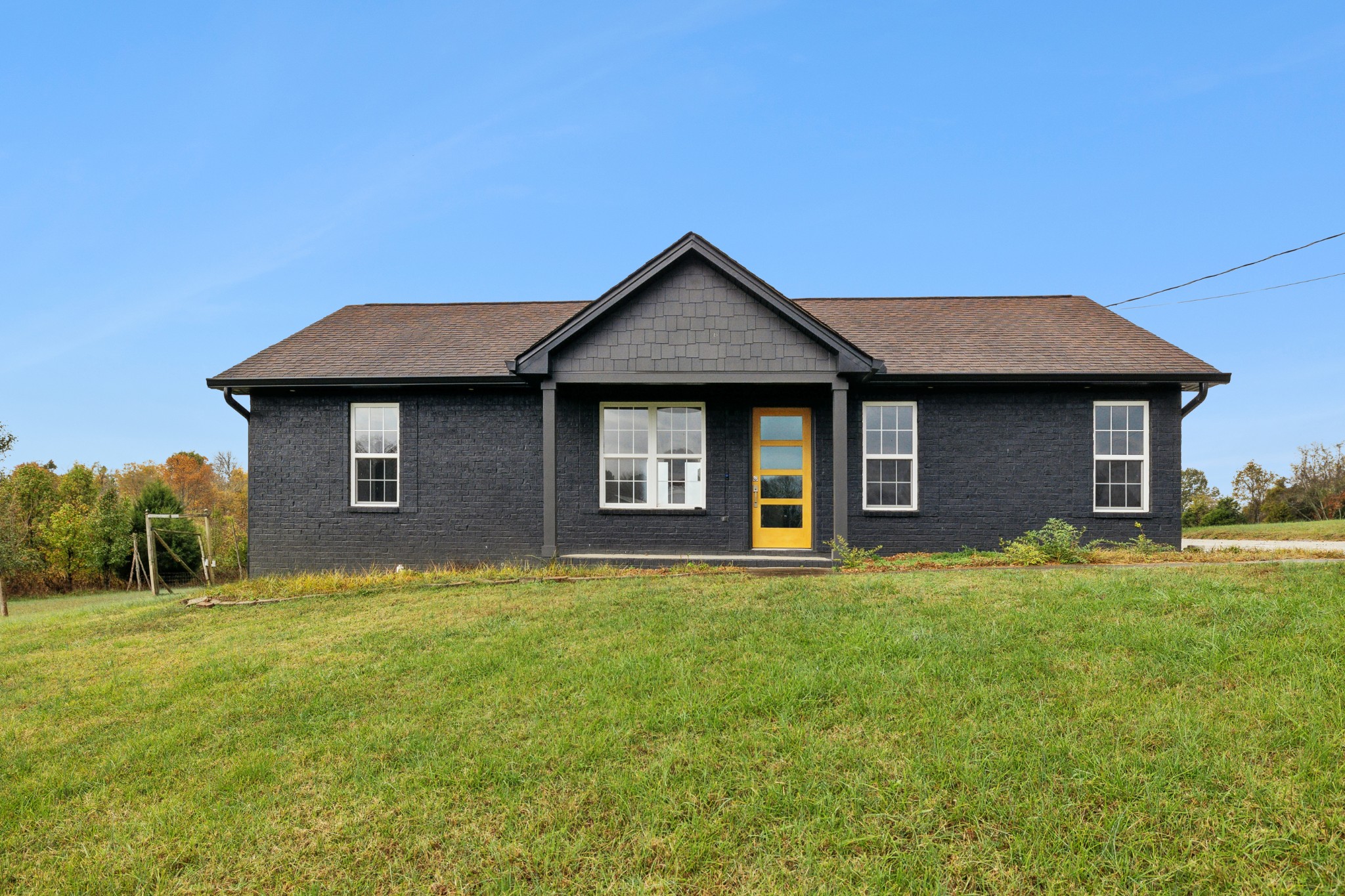 3772 Beasleys Bend Road Lebanon, TN 37087 - Photo 3 of 25 a front view of a house with a garden