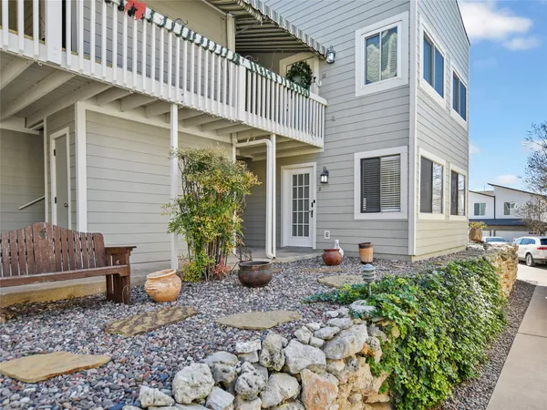 $1,100 | 5801 Thunderbird Street, Unit A8, Lago Vista, TX 78645