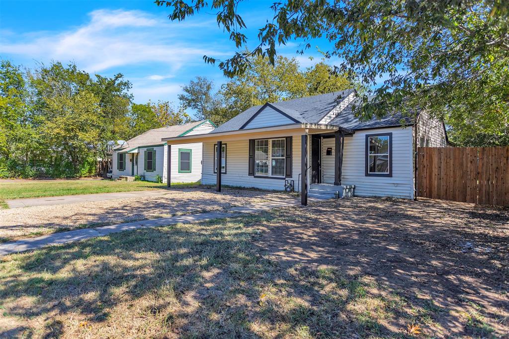 904 North Virginia Street Terrell, TX 75160 - Photo 21 of 22 a front view of a house with a garden