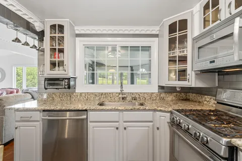 $655,000 | 262 Castle Terrace Avenue, Fontana, WI 53125