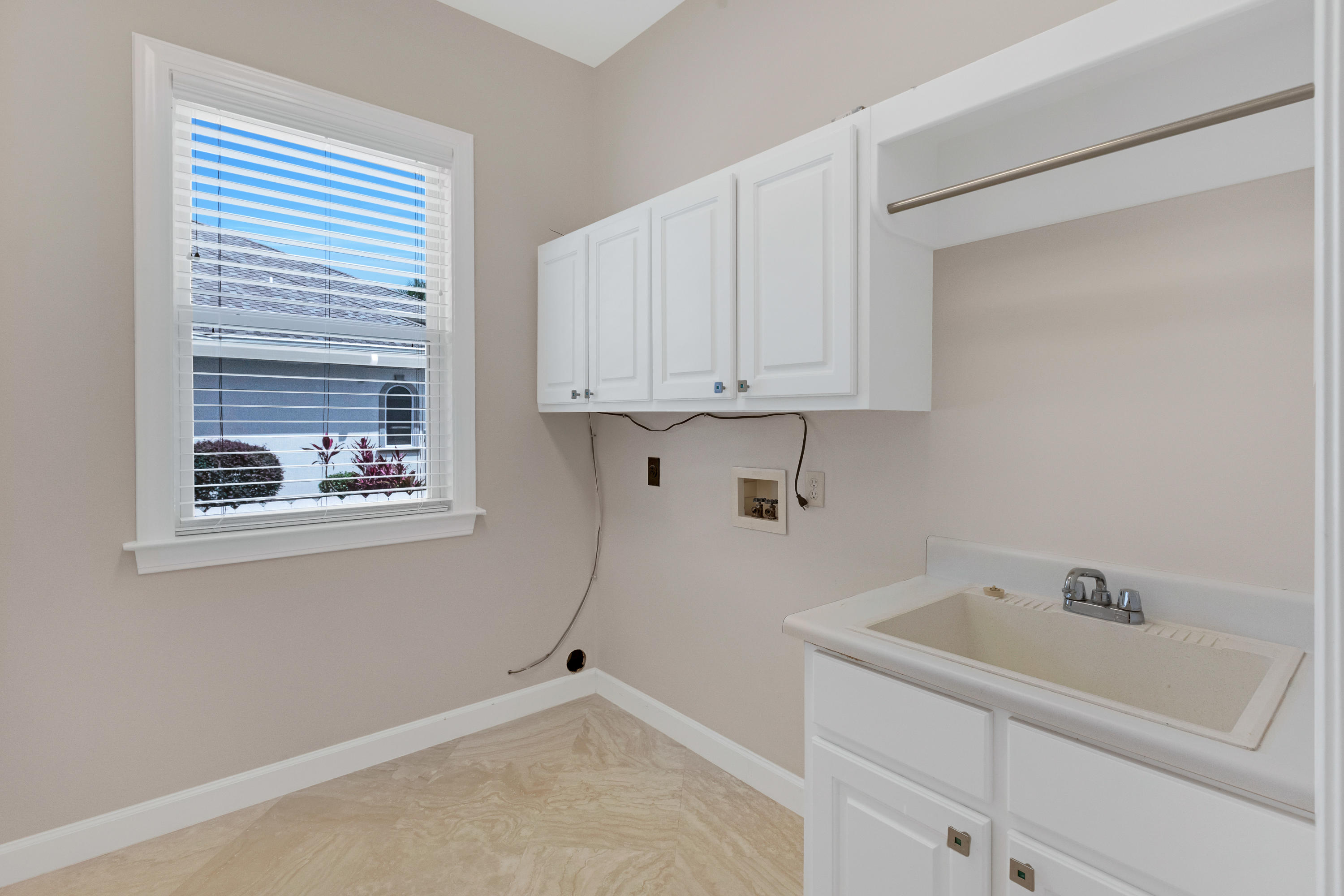 3606 Dragon's Ridge Road Panama City Beach, FL 32408 - Photo 37 of 49 a bathroom with a bathtub and shower