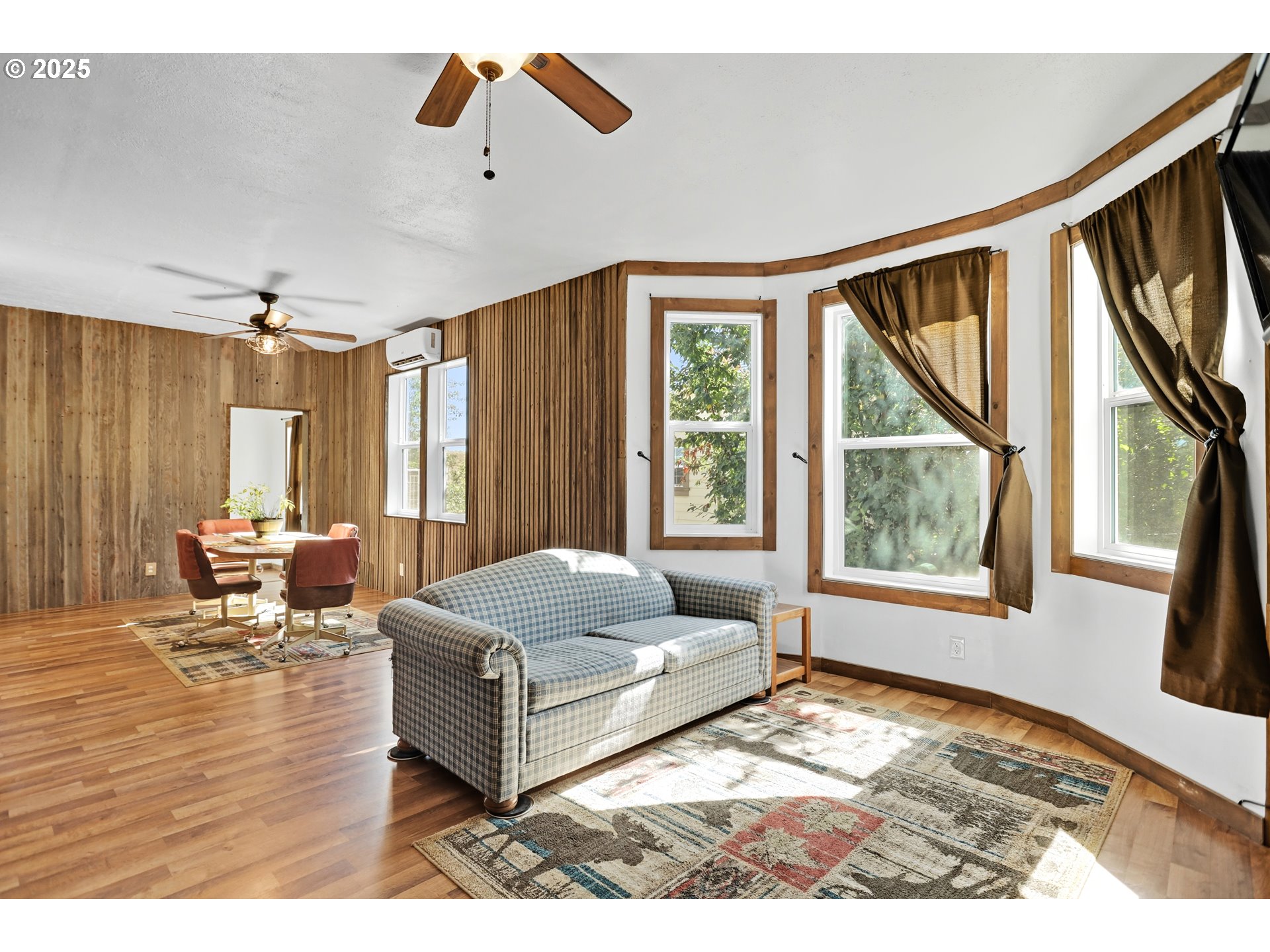 407 Southwest 4th Street Grass Valley, OR 97029 - Photo 4 of 42