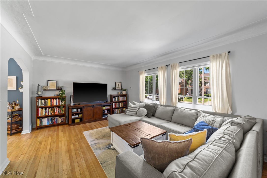 2375 Eardley Road Cleveland, OH 44118 - Photo 6 of 40 Gallery Image 6
