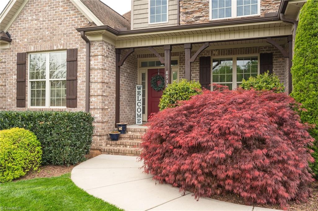 8935 Grove Park Drive Oak Ridge, NC 27310 - Photo 4 of 40