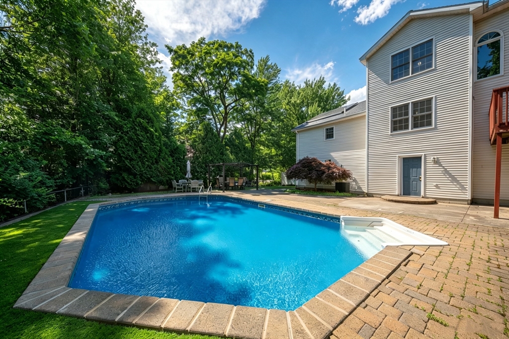 35 Brentwood Road Woburn, MA 01801 - Photo 39 of 42