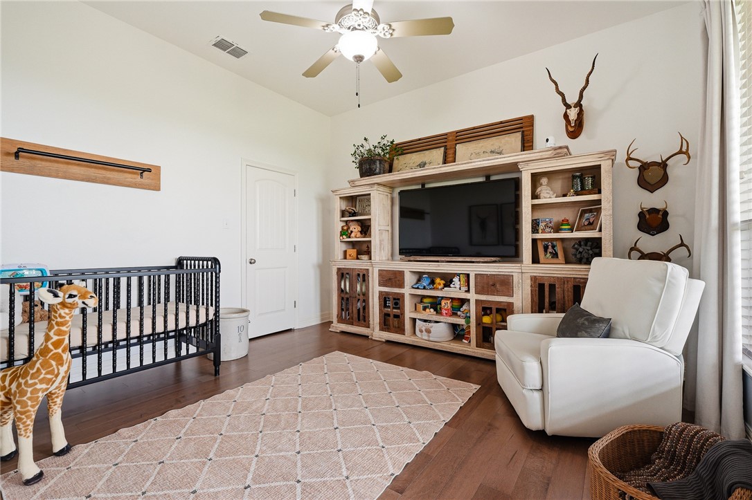 8710 KIng Ranch Drive Corpus Christi, TX 78414 - Photo 15 of 38 a living room with furniture and a flat screen tv