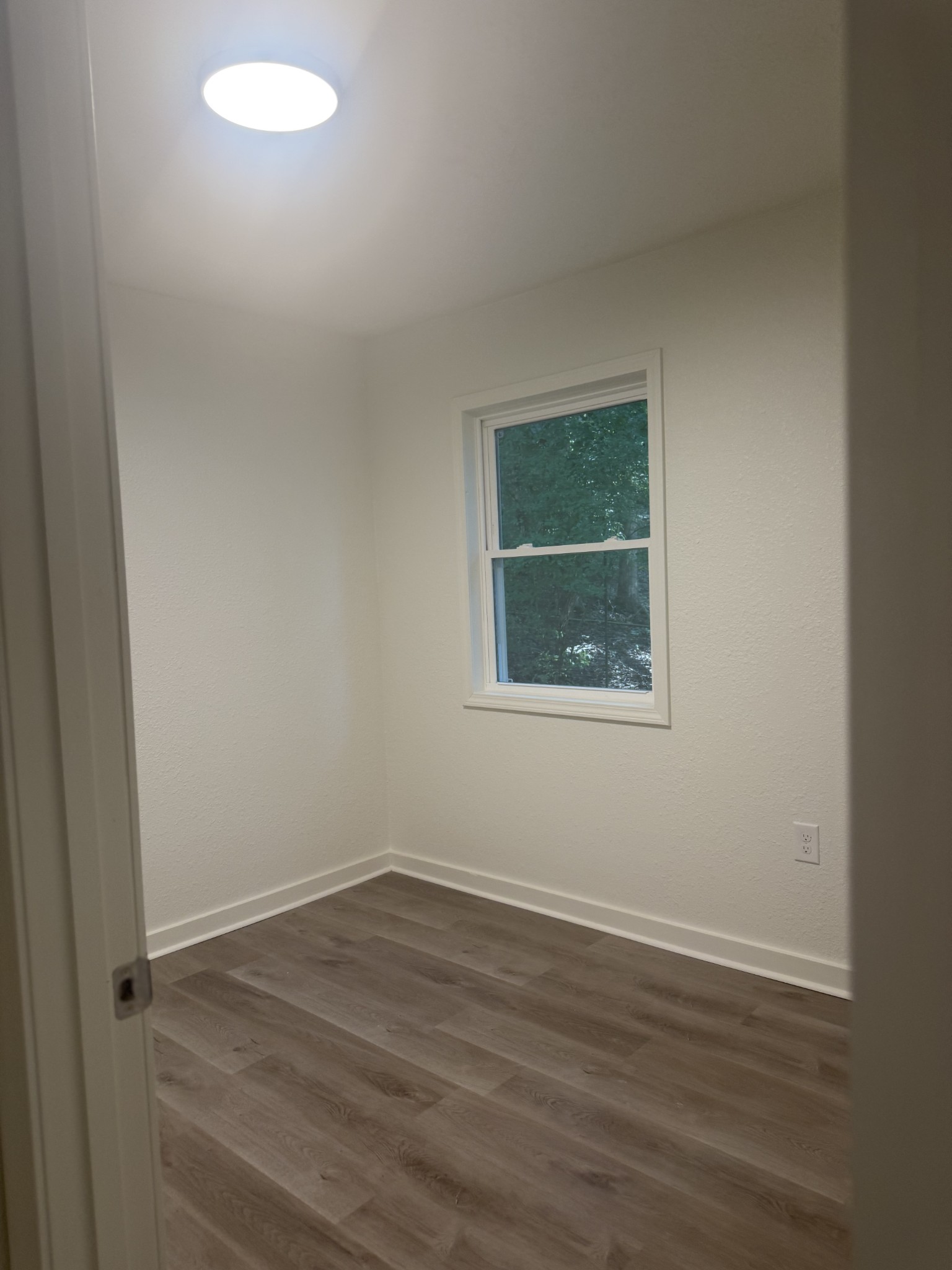 159 Hanklochte Drive Decaturville, TN 38329 - Photo 28 of 39 an empty room with a window