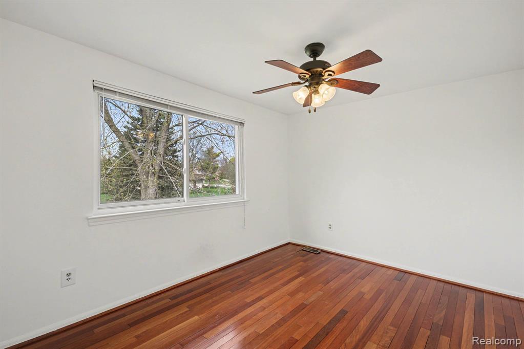 5040 Patrick Road West Bloomfield, MI 48322 - Photo 15 of 30 Gallery Image 15