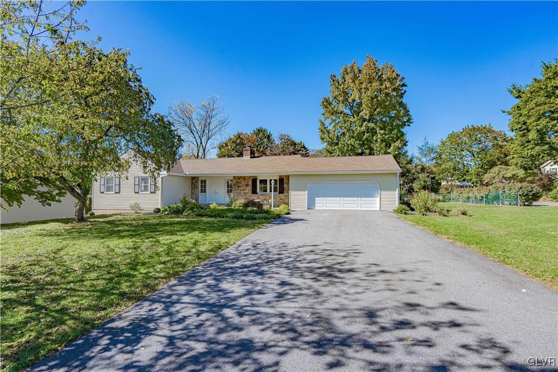 1426 Stoneridge Road Allentown, PA 18104 - Photo 2 of 50 Gallery Image 2