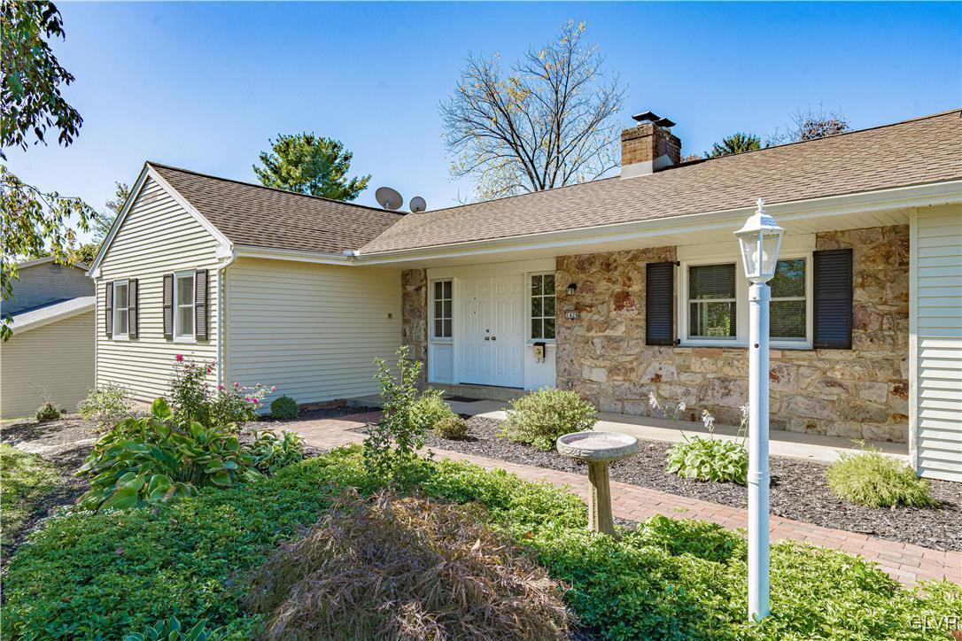 1426 Stoneridge Road Allentown, PA 18104 - Photo 3 of 50 Gallery Image 3