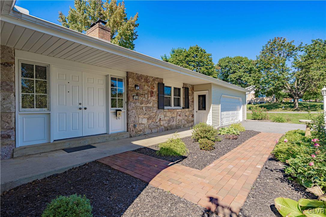 1426 Stoneridge Road Allentown, PA 18104 - Photo 4 of 50 Gallery Image 4