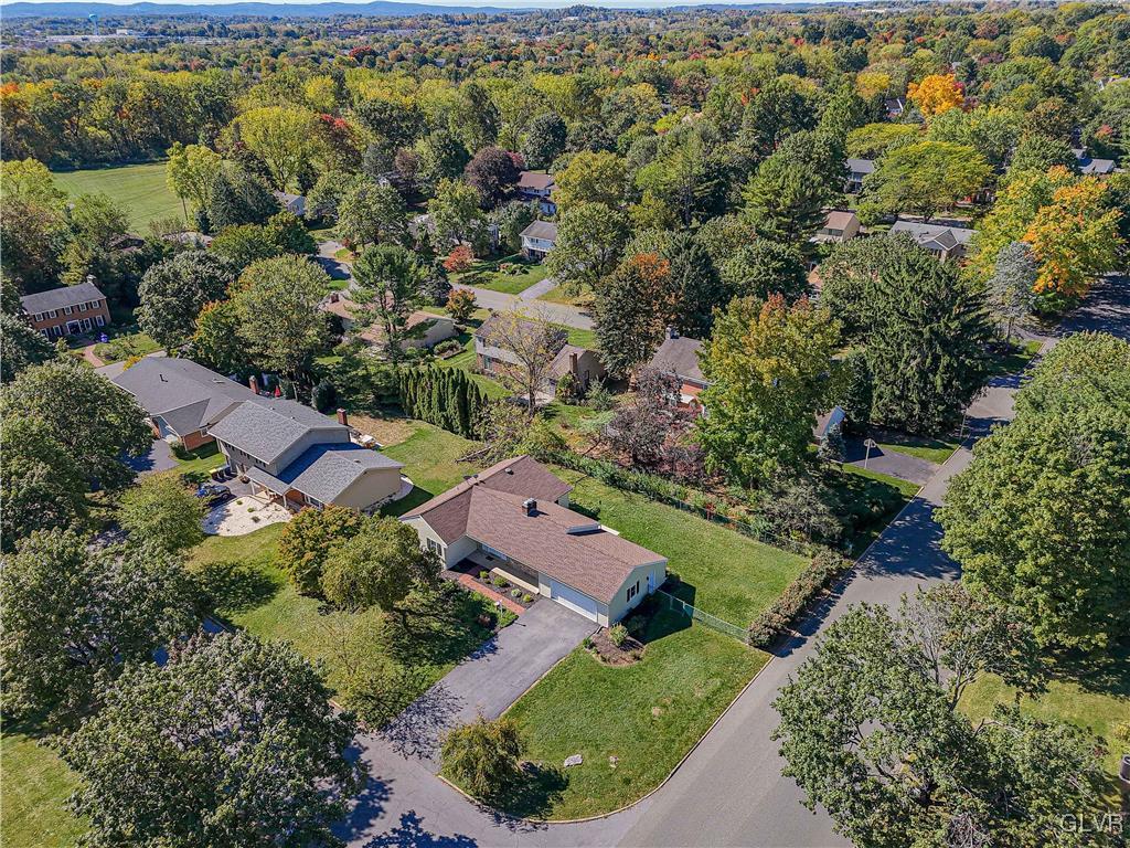 1426 Stoneridge Road Allentown, PA 18104 - Photo 5 of 50 Gallery Image 5