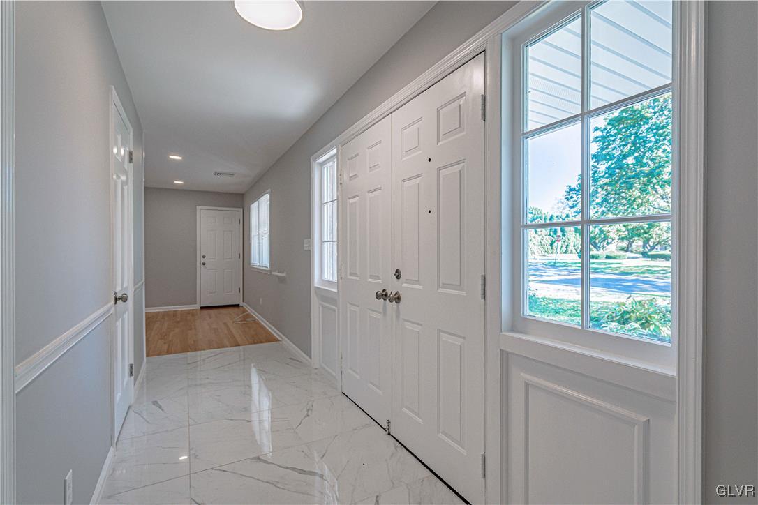 1426 Stoneridge Road Allentown, PA 18104 - Photo 8 of 50 Gallery Image 8