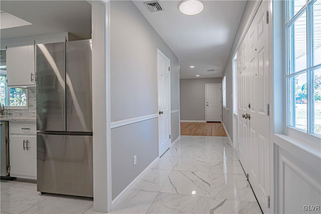 1426 Stoneridge Road Allentown, PA 18104 - Photo 9 of 50 Gallery Image 9