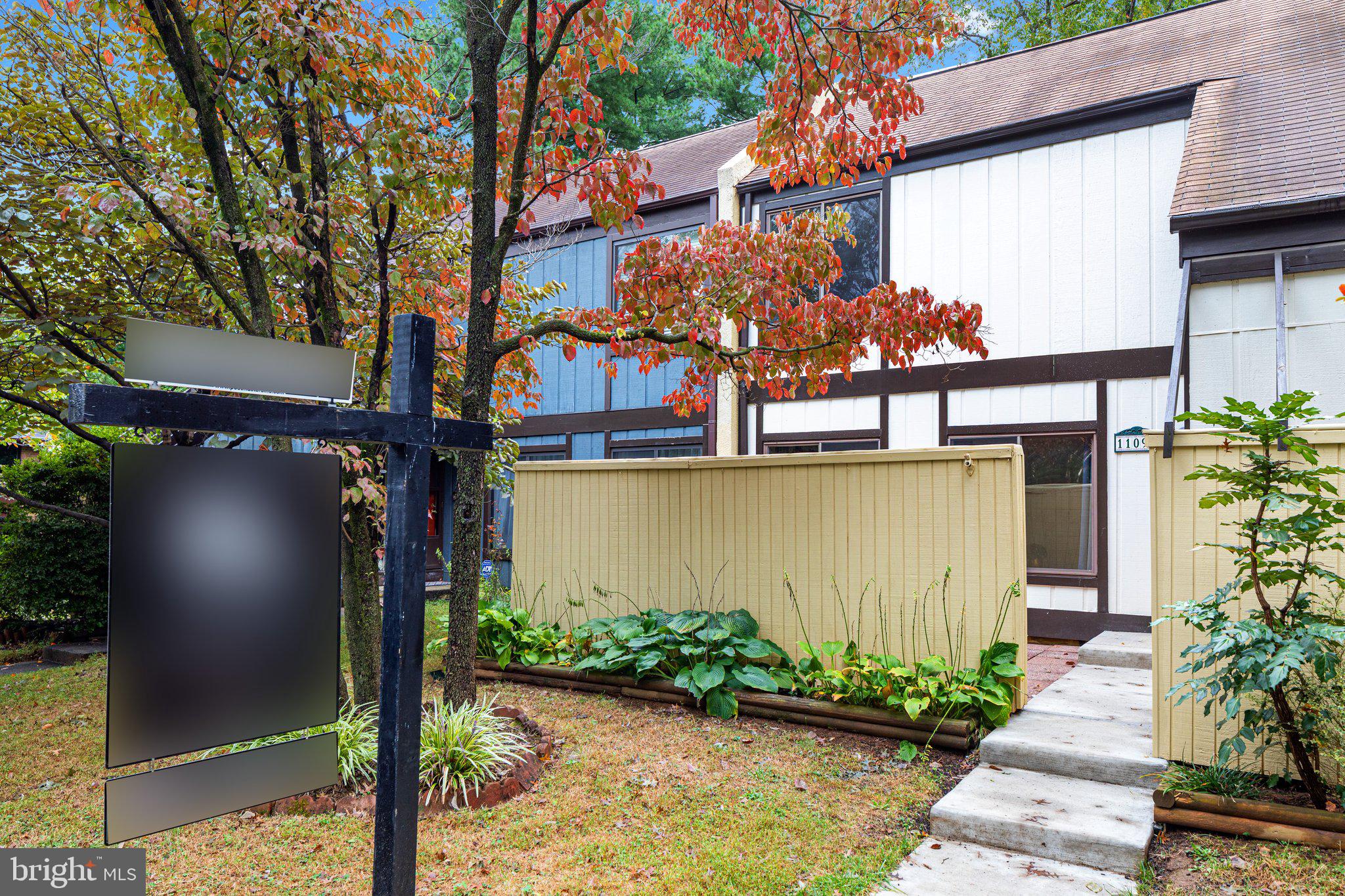 11098 Saffold Way Reston, VA 20190 - Photo 4 of 32