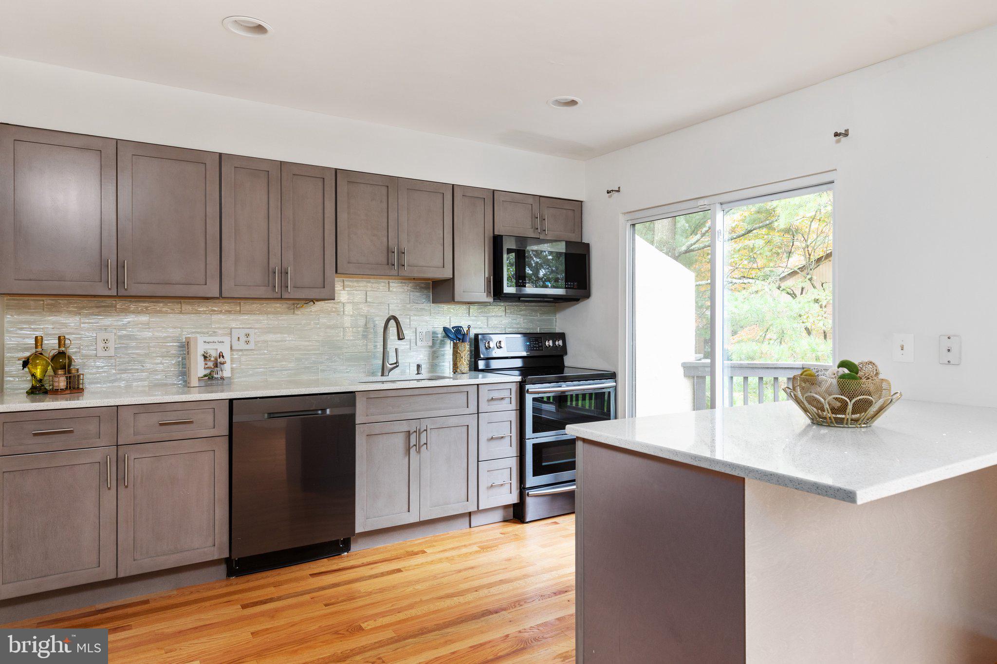 11098 Saffold Way Reston, VA 20190 - Photo 6 of 32