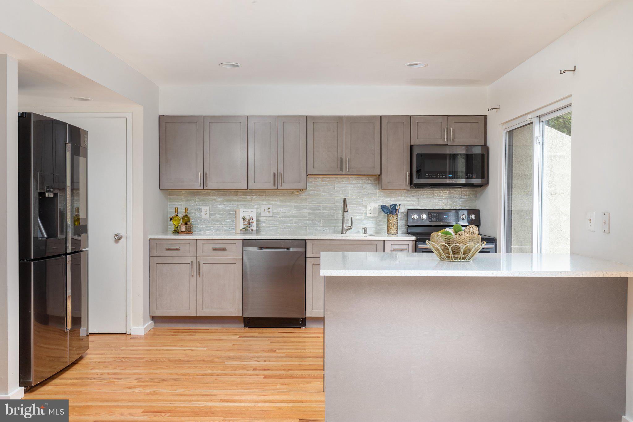 11098 Saffold Way Reston, VA 20190 - Photo 7 of 32