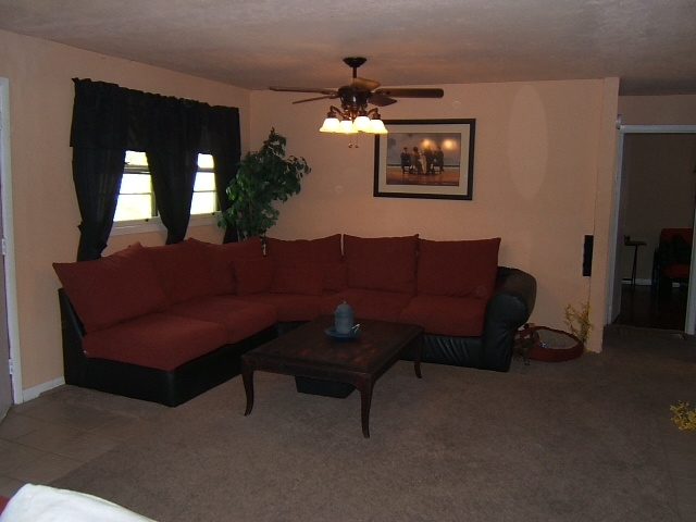1383 Craig Robertson Road Southeast Roanoke, VA 24014 - Photo 3 of 40 Living Room