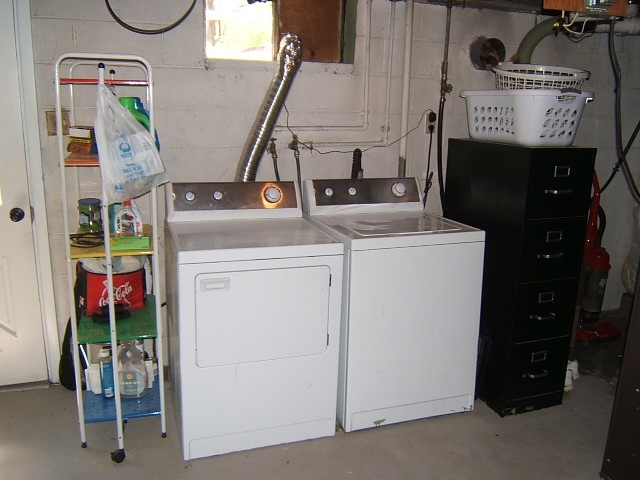 1383 Craig Robertson Road Southeast Roanoke, VA 24014 - Photo 24 of 40 Laundry