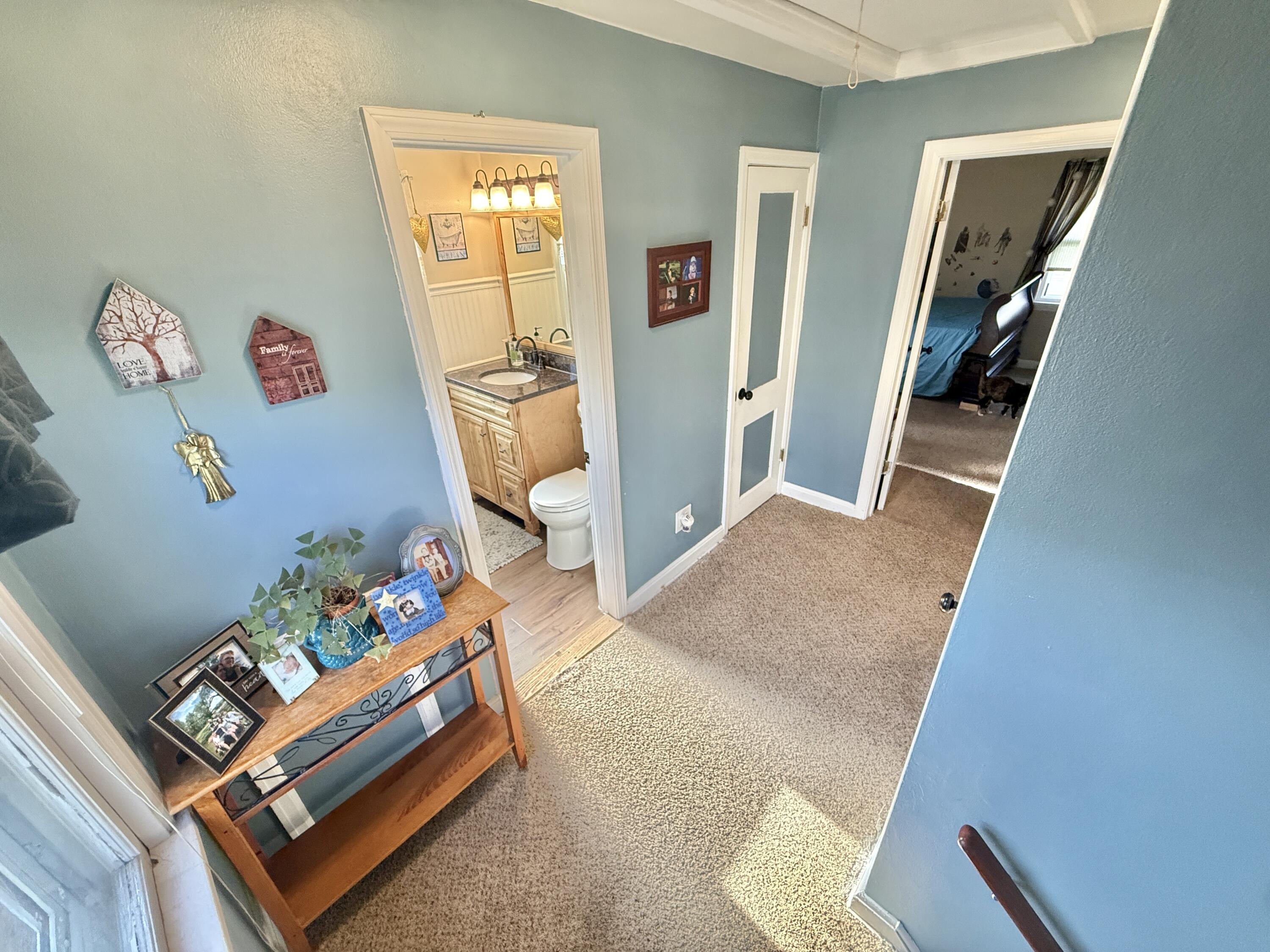 4009 South 5th Street Milwaukee, WI 53207 - Photo 7 of 23 Hallway
