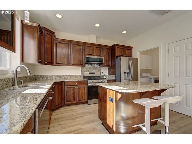 $685,000 | 17705 Northeast 25th Street, Vancouver, WA 98684