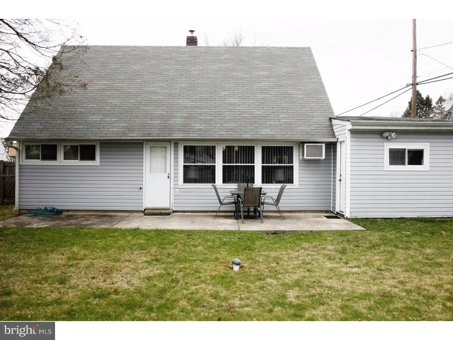 18 Goldengate Road Levittown, PA 19057 - Photo 2 of 25 Back Yard
