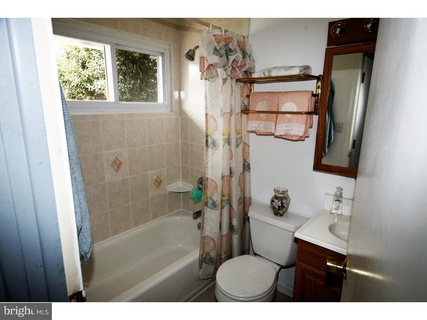 18 Goldengate Road Levittown, PA 19057 - Photo 17 of 25 Bathroom