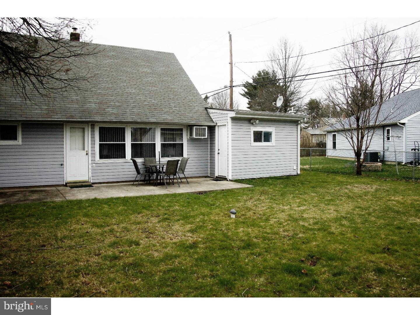 18 Goldengate Road Levittown, PA 19057 - Photo 3 of 25 Back Yard