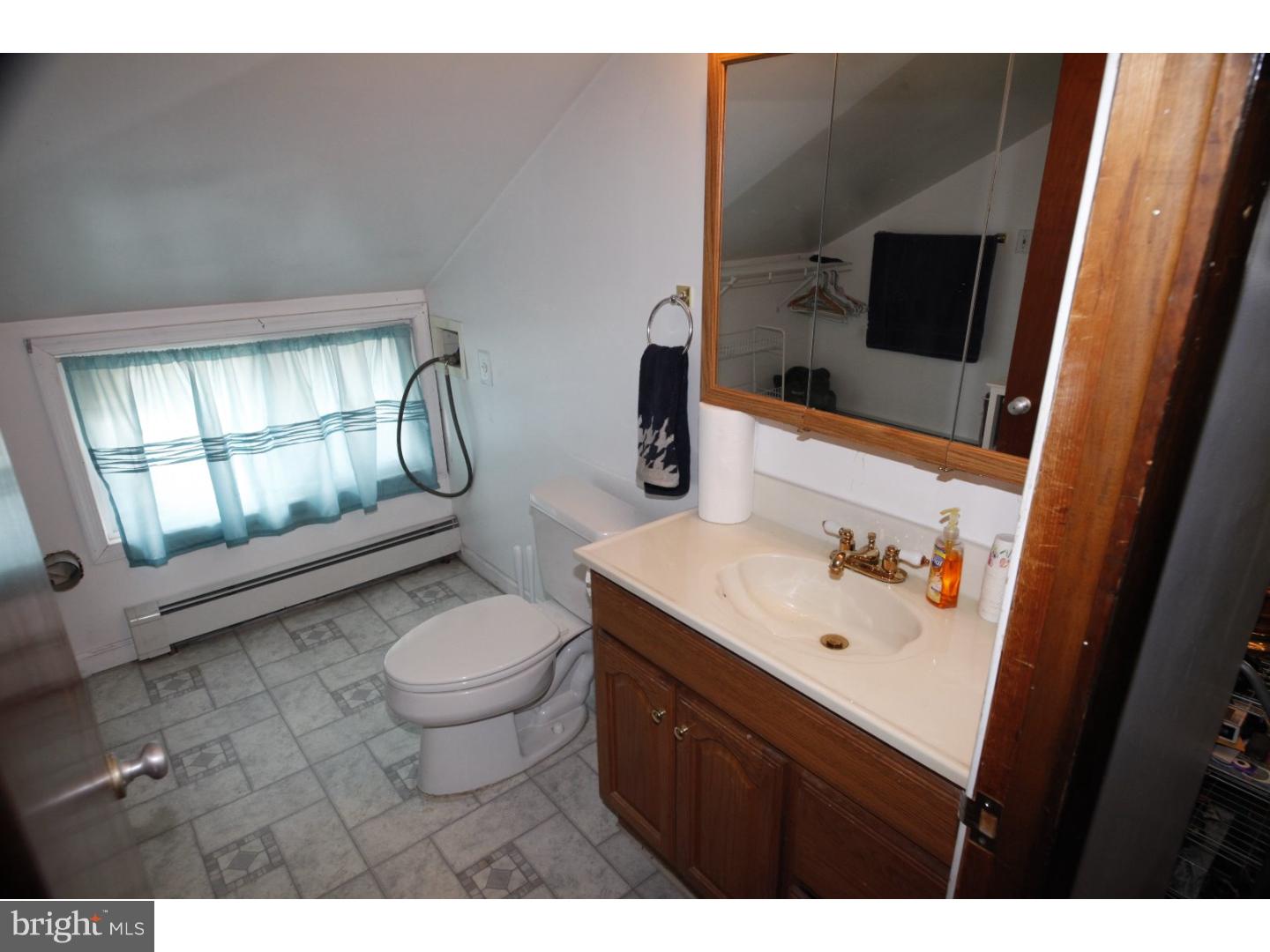 18 Goldengate Road Levittown, PA 19057 - Photo 22 of 25 Bathroom