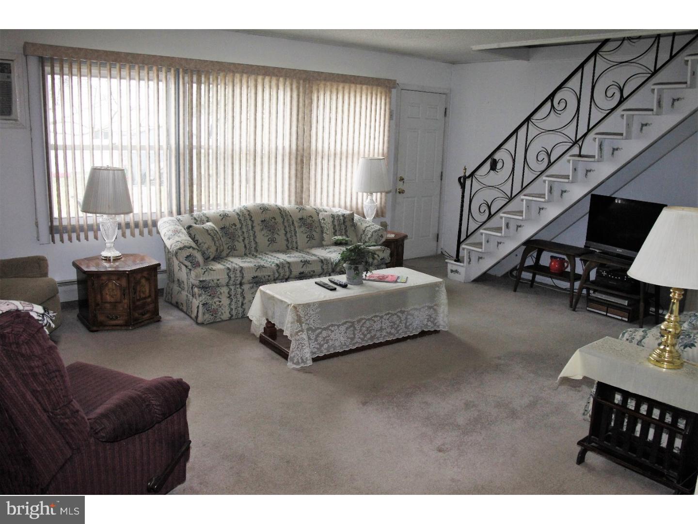 18 Goldengate Road Levittown, PA 19057 - Photo 5 of 25 Living Room