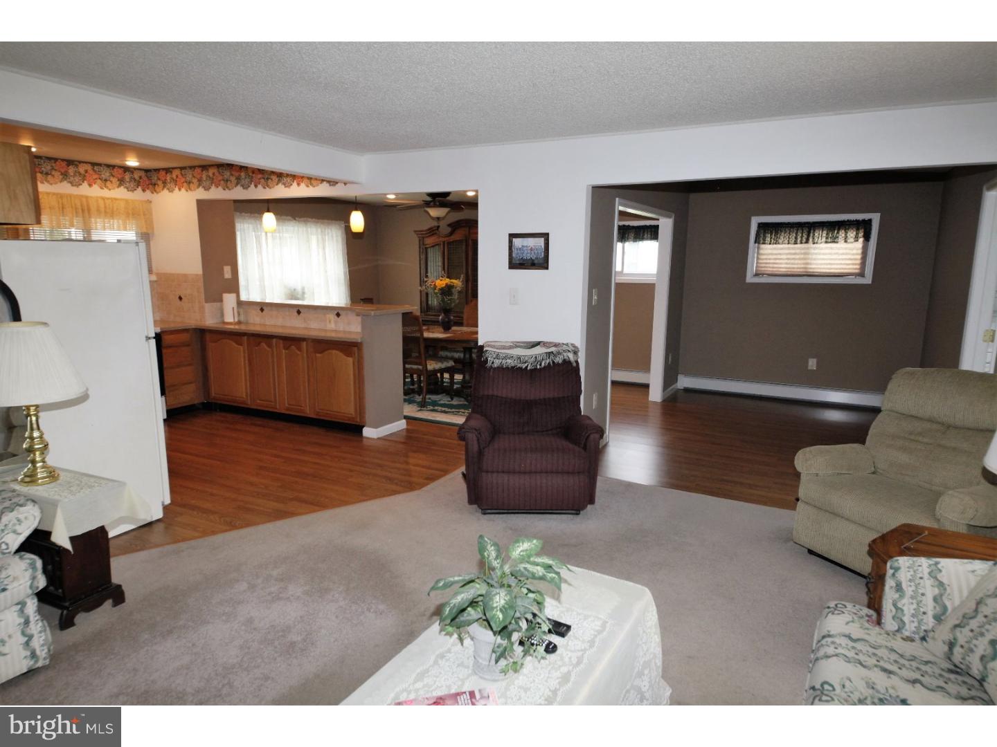 18 Goldengate Road Levittown, PA 19057 - Photo 7 of 25 Living Room
