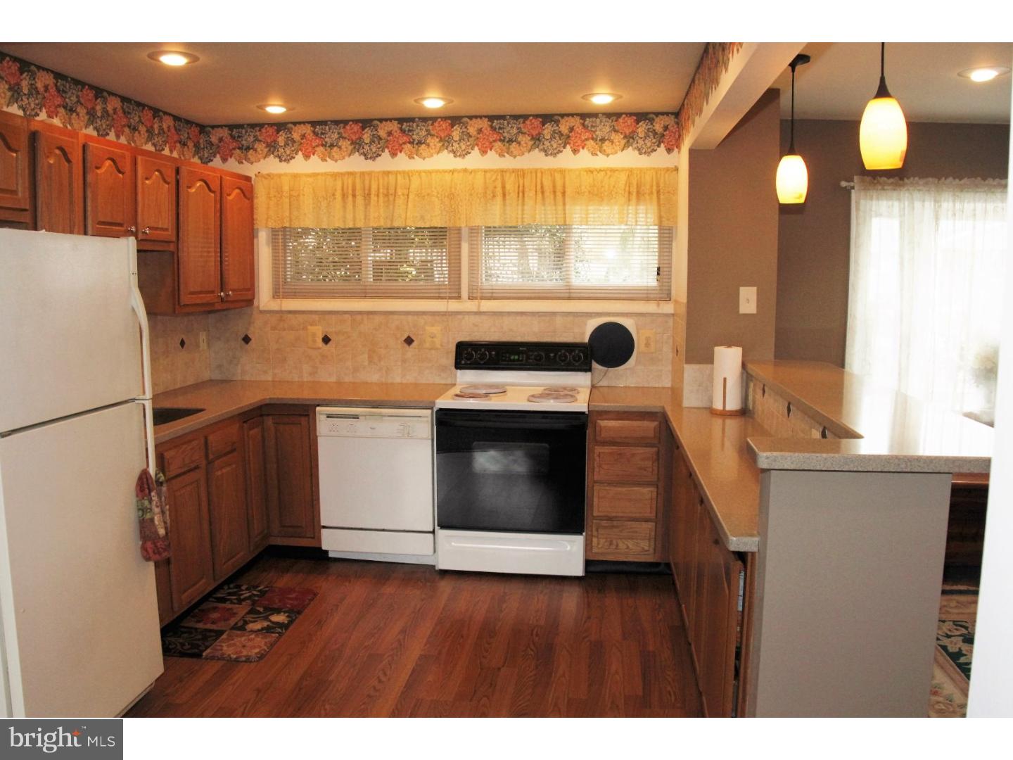 18 Goldengate Road Levittown, PA 19057 - Photo 8 of 25 Kitchen