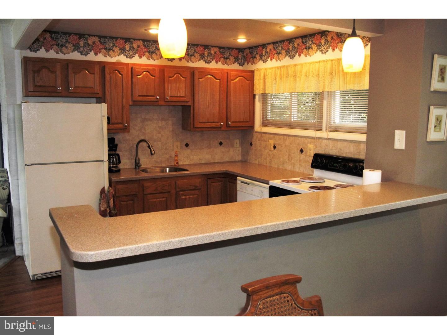 18 Goldengate Road Levittown, PA 19057 - Photo 10 of 25 Kitchen