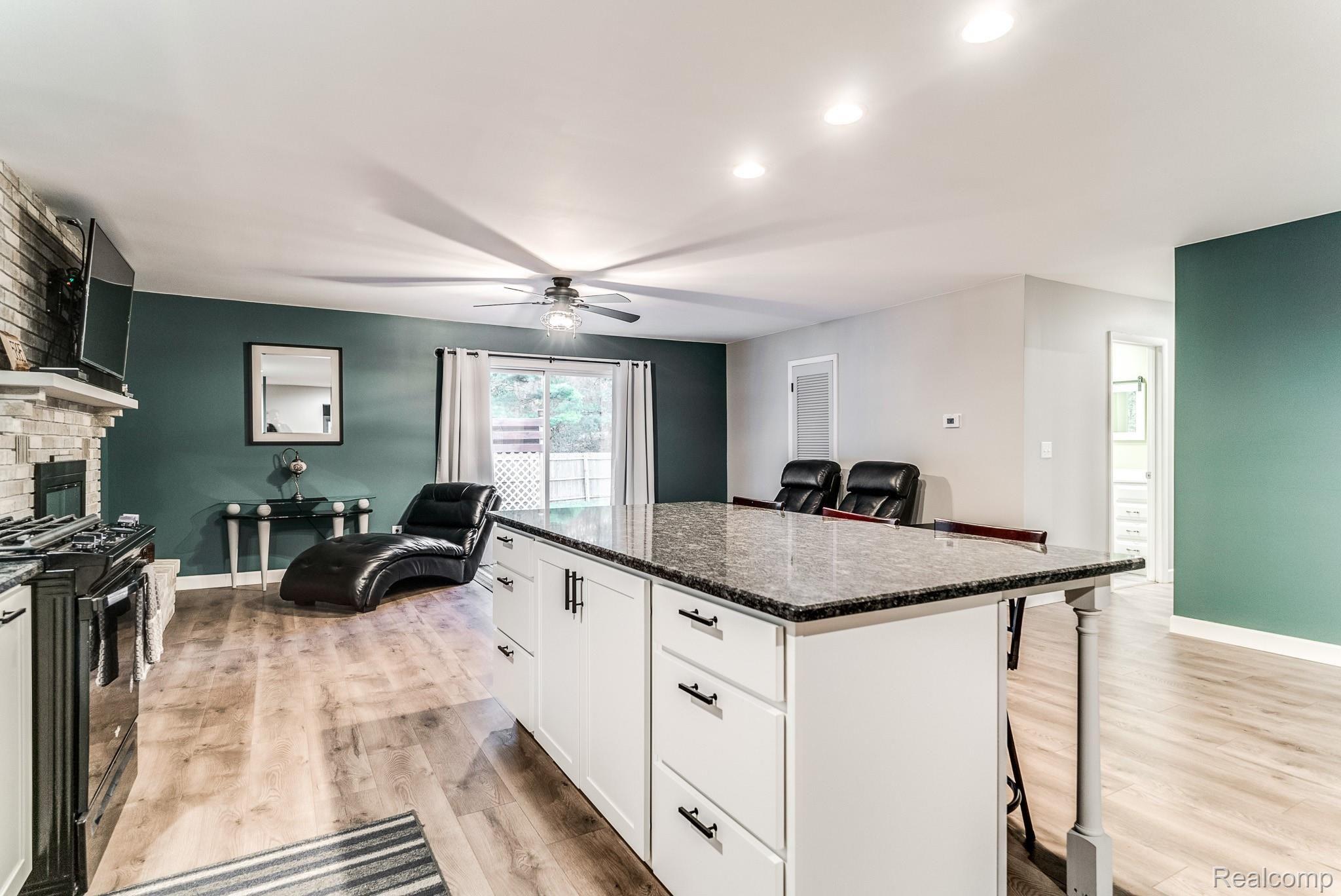 5895 Lakeshore Road Fort Gratiot, MI 48059 - Photo 18 of 46 5895 Lakeshore Rd (16 of 38).jpg