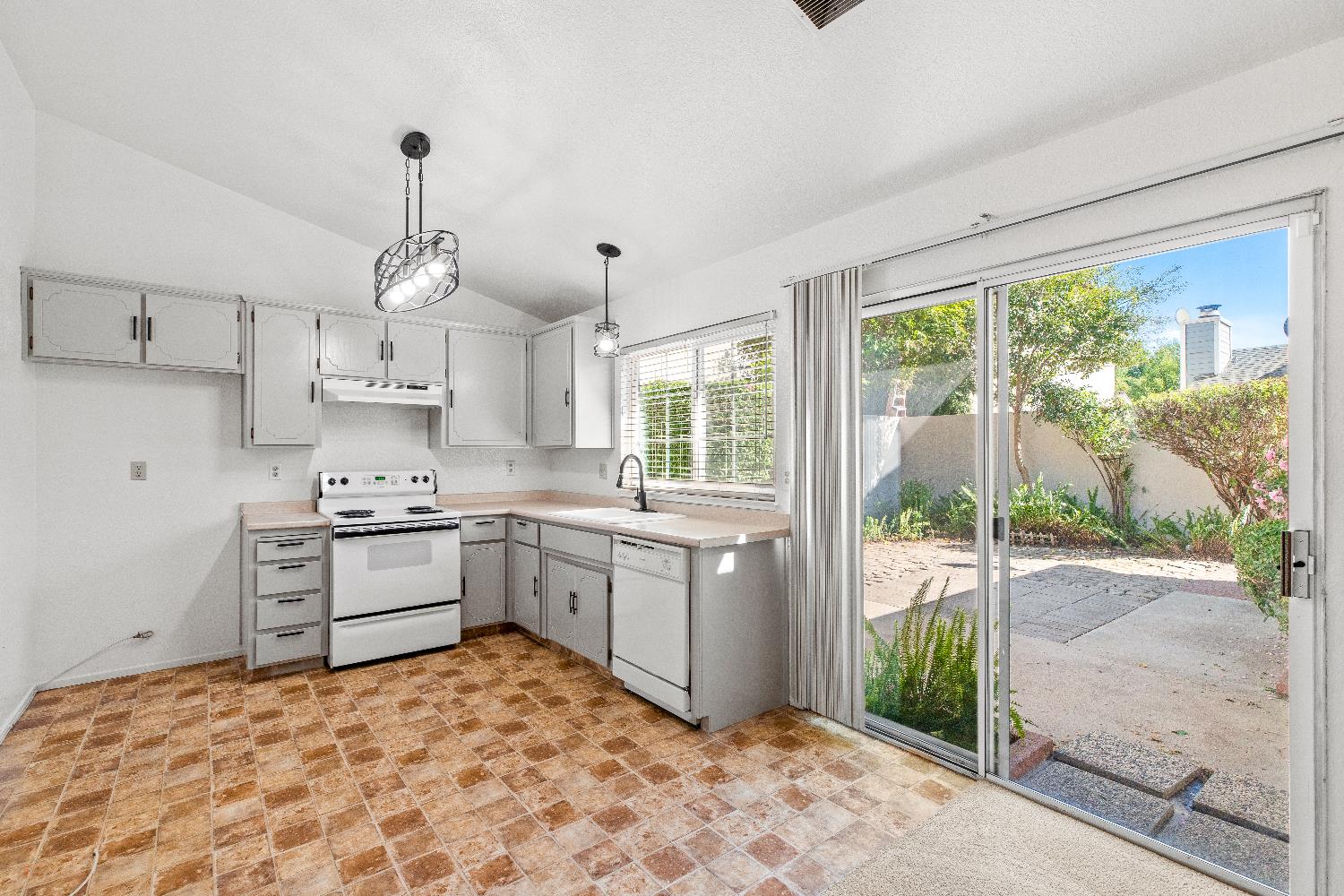 2016 Zeeland Court Modesto, CA 95356 - Photo 11 of 27