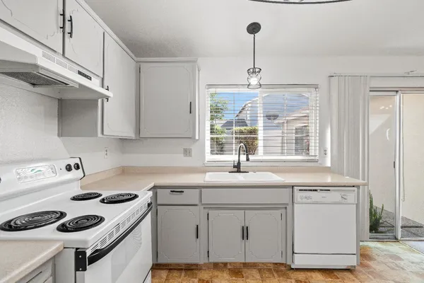 $399,000 | 2016 Zeeland Court, Modesto, CA 95356
