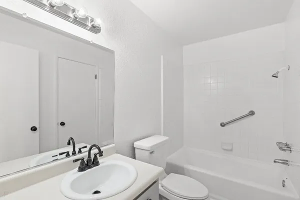 $399,000 | 2016 Zeeland Court, Modesto, CA 95356