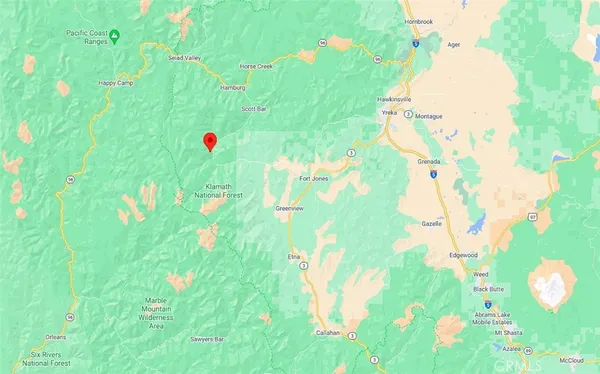 a view of that has a big yard