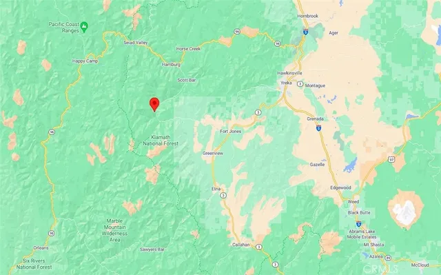 a view of that has a big yard