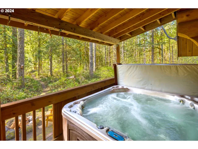 $1,295,000 | 58200 East Marmot Road, Sandy, OR 97055