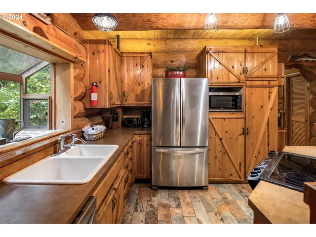 $1,295,000 | 58200 East Marmot Road, Sandy, OR 97055