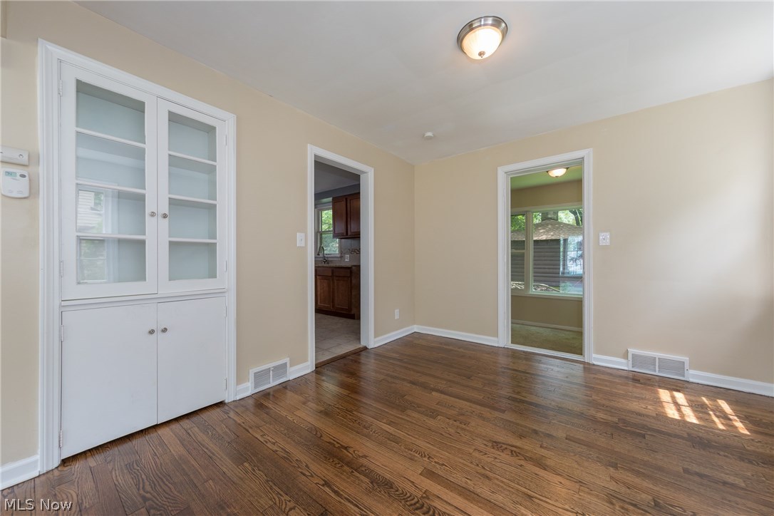 1131 Haselton Road Cleveland Heights, OH 44121 - Photo 7 of 31