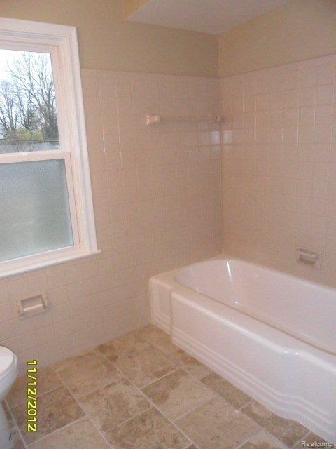 1908 Severn Road Grosse Pointe, MI 48236 - Photo 9 of 25 =bath full neutral up.JPG