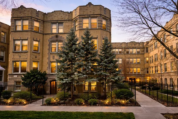 $2,195 | 6308 North Artesian Avenue, Unit 1, Chicago, IL 60659