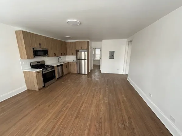 $2,195 | 6308 North Artesian Avenue, Unit 1, Chicago, IL 60659