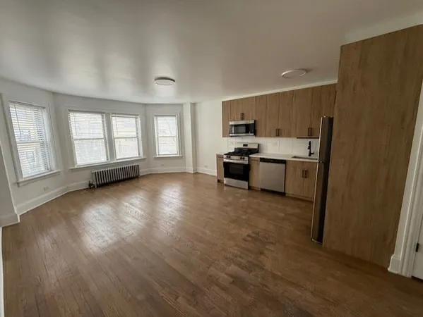 $2,195 | 6308 North Artesian Avenue, Unit 1, Chicago, IL 60659