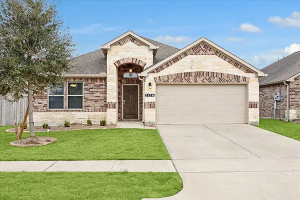 $2,525 | 5156 Echo Falls Drive, Alvin, TX 77511